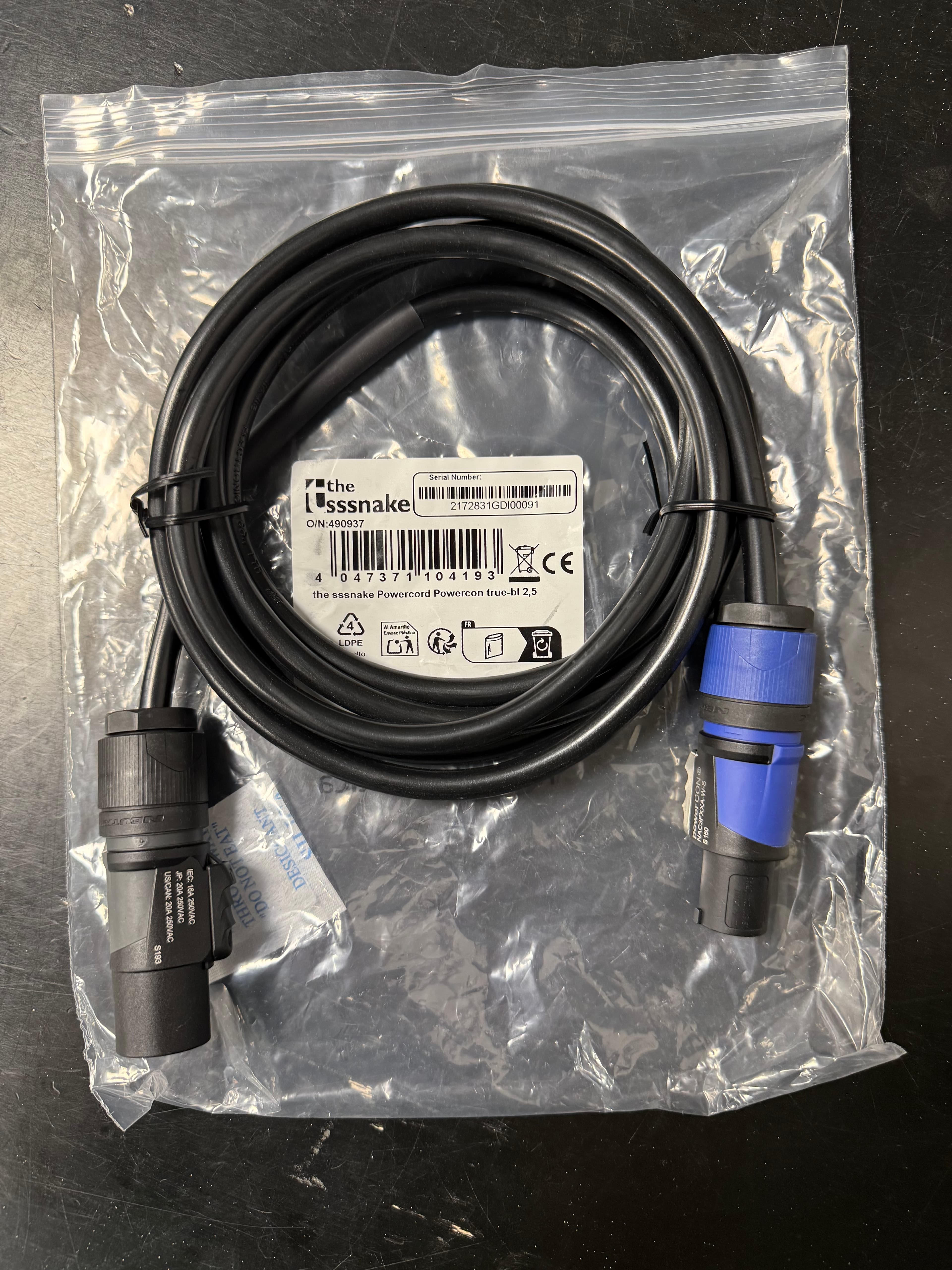 Lot of 49 new 2.5 m PowerCON TRUE1 cables – Neutrik – clearance