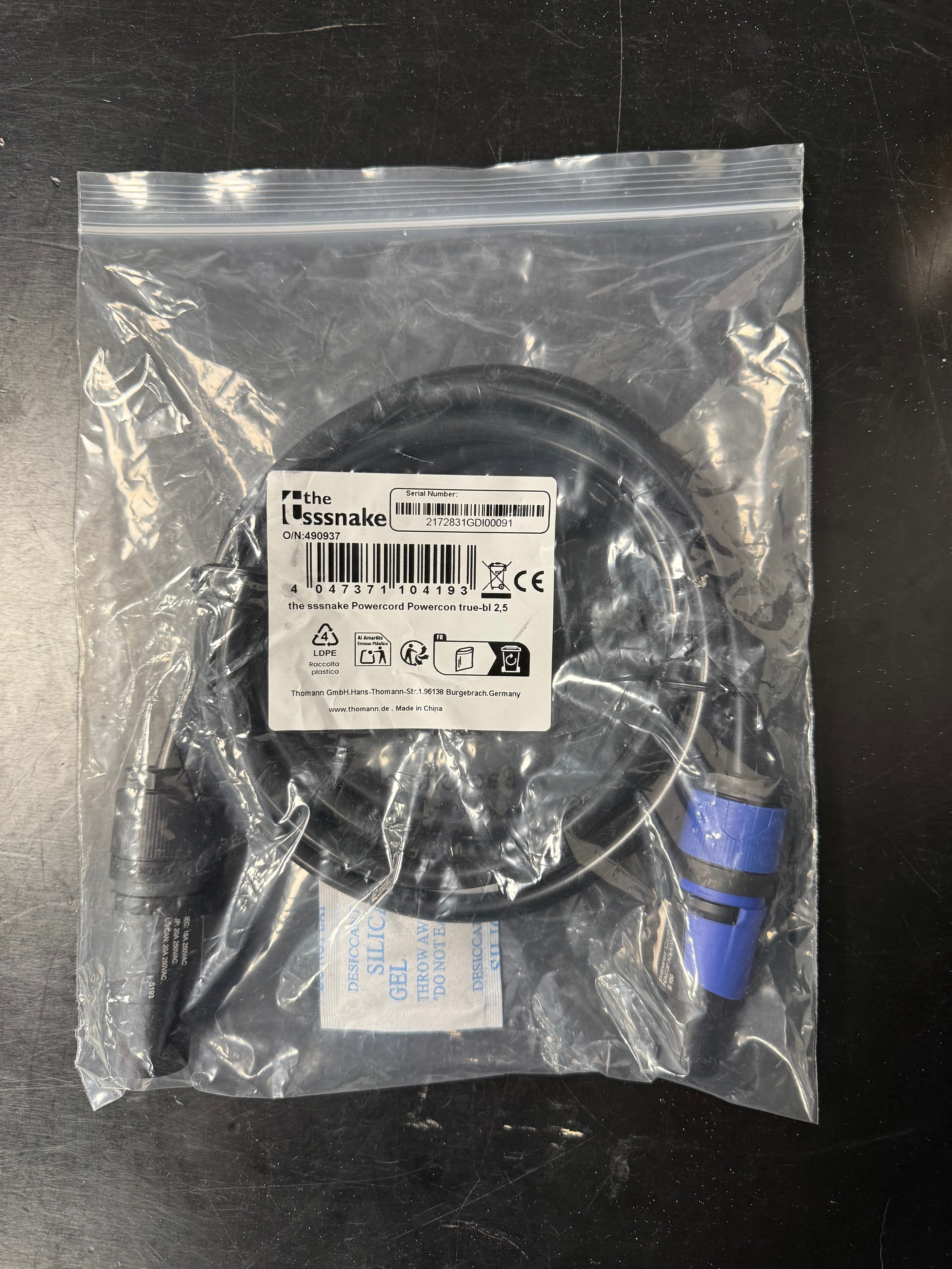 Lot of 49 new 2.5 m PowerCON TRUE1 cables – Neutrik – clearance