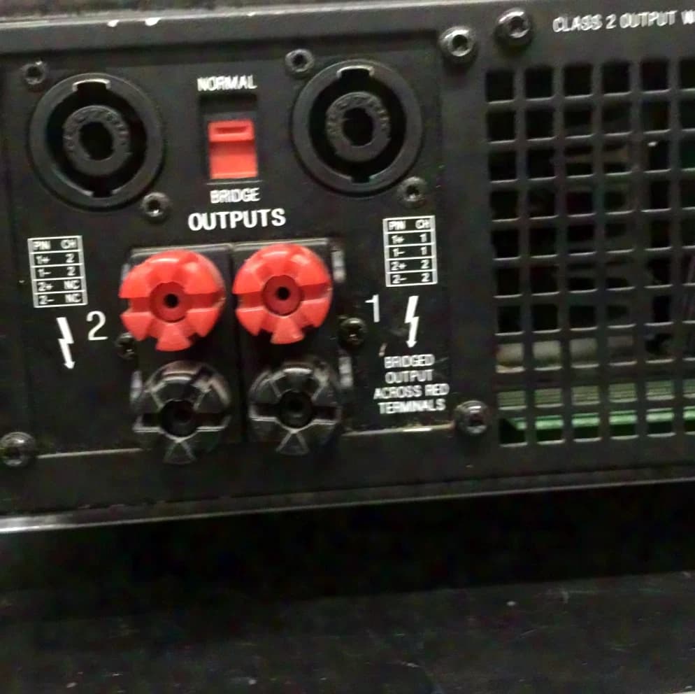 Crown XS 900 power amplifier