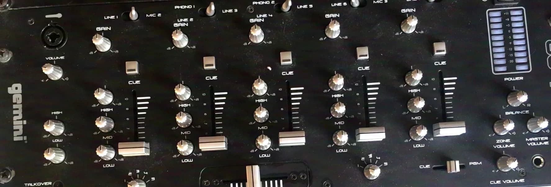 Gemini MM-03 DJ console