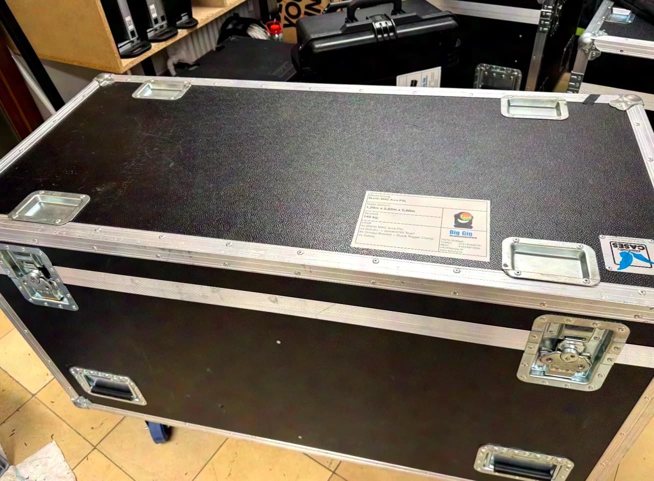 Martin Aura PXL in 4-unit case