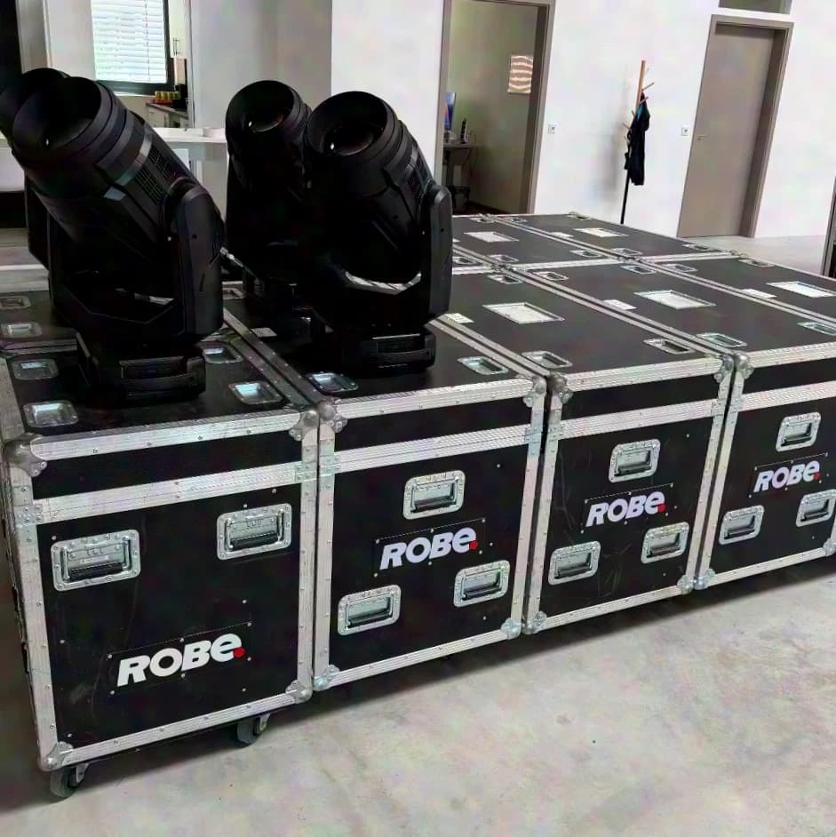 Robe MegaPointe