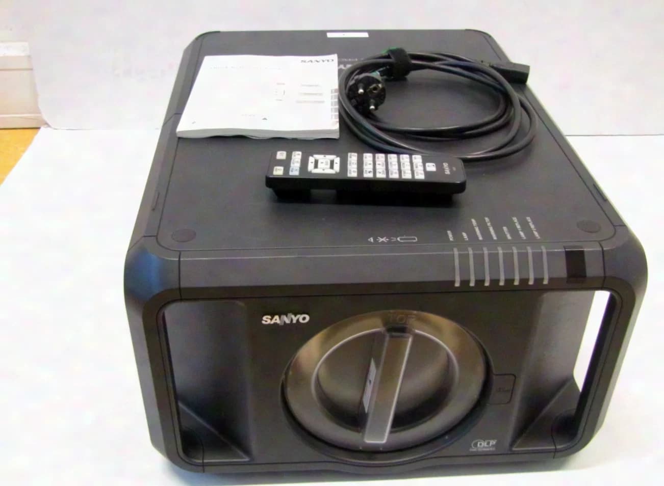 Sanyo PDG-DHT100L