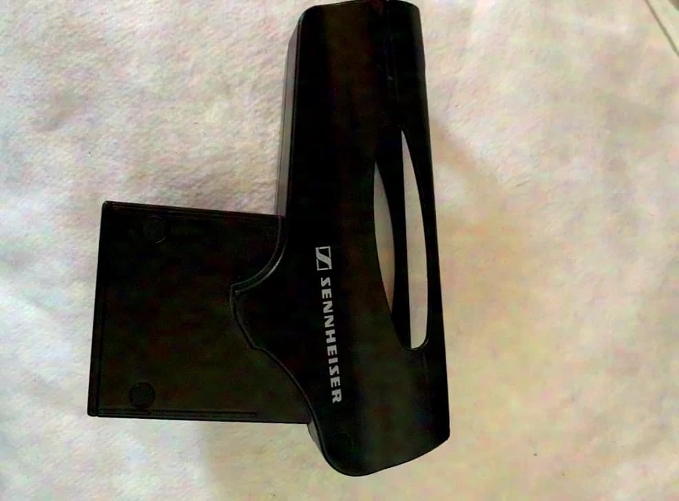 Sennheiser LA2 charging adapter