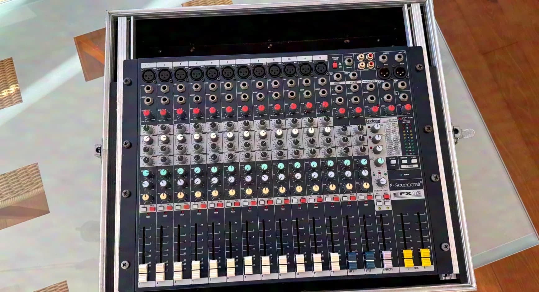 Soundcraft EFX12 Mixing Console