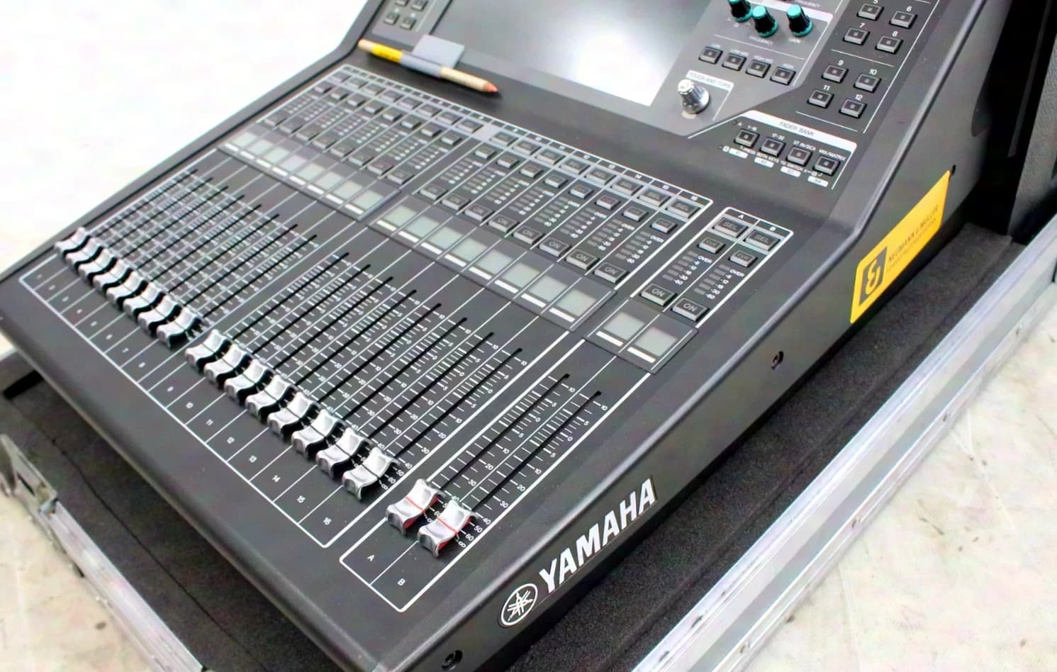 Yamaha QL1 with case