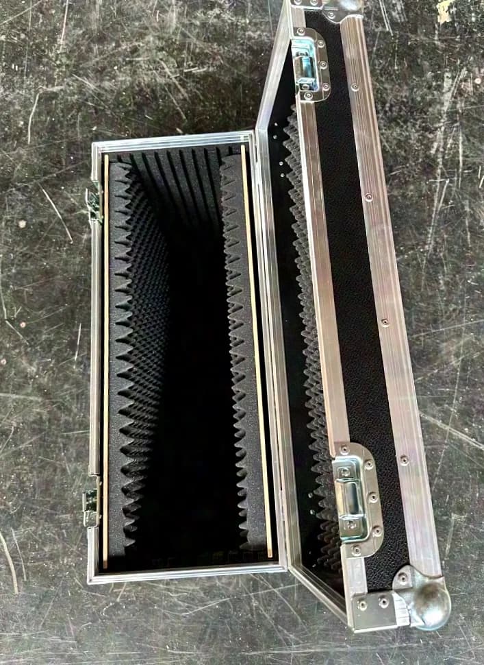 11 GT-Case trunk cases, universal for monitors from 24 to 32 inches