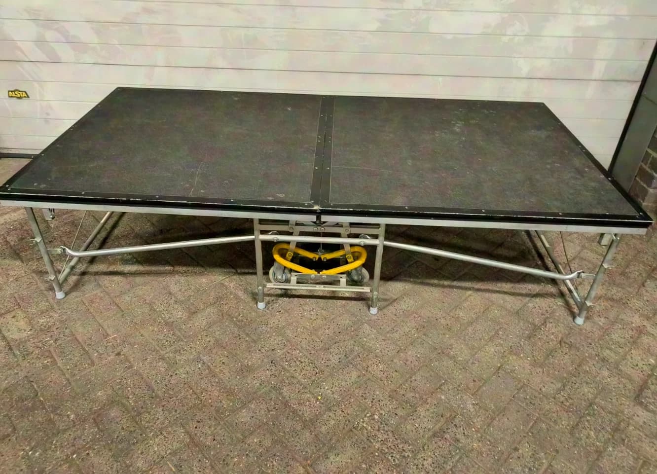 16x folding stage elements - mobile stage elements