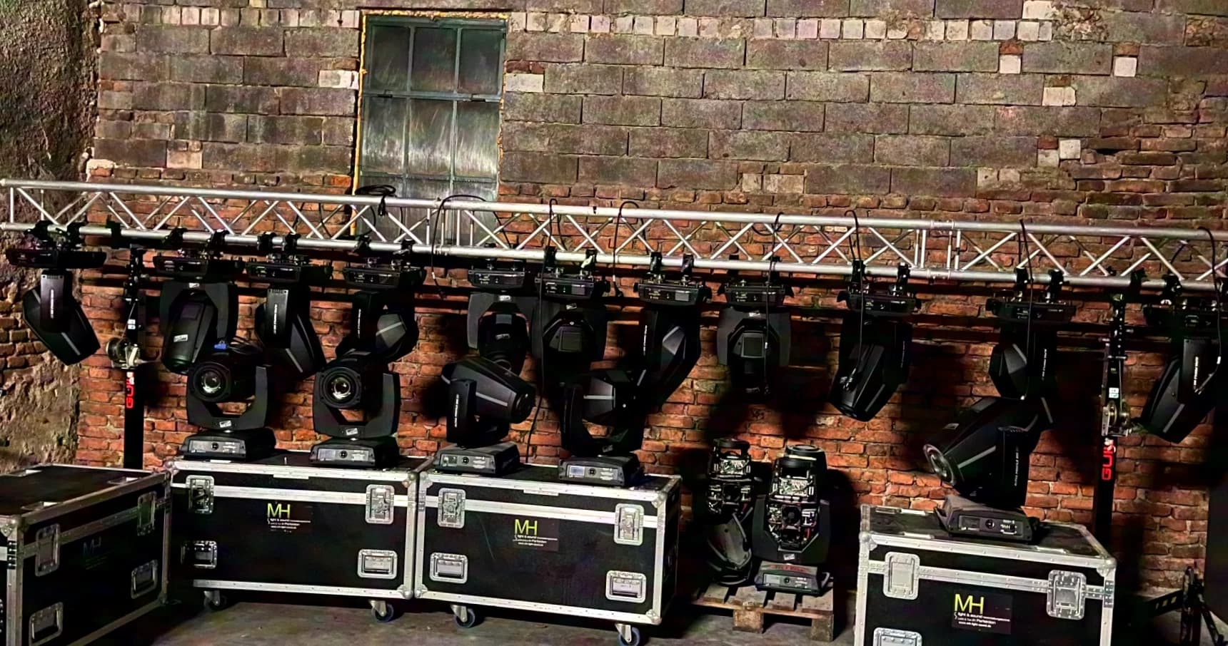 19x Clay Paky Alpha Profile 800 ST Moving Head