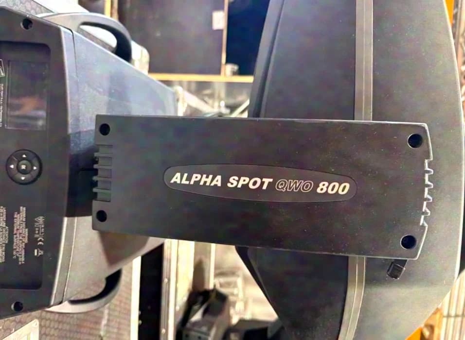 24x CLAY PAKY Alpha Spot QWO 800 in 2-unit case – conversion to Powercon T1