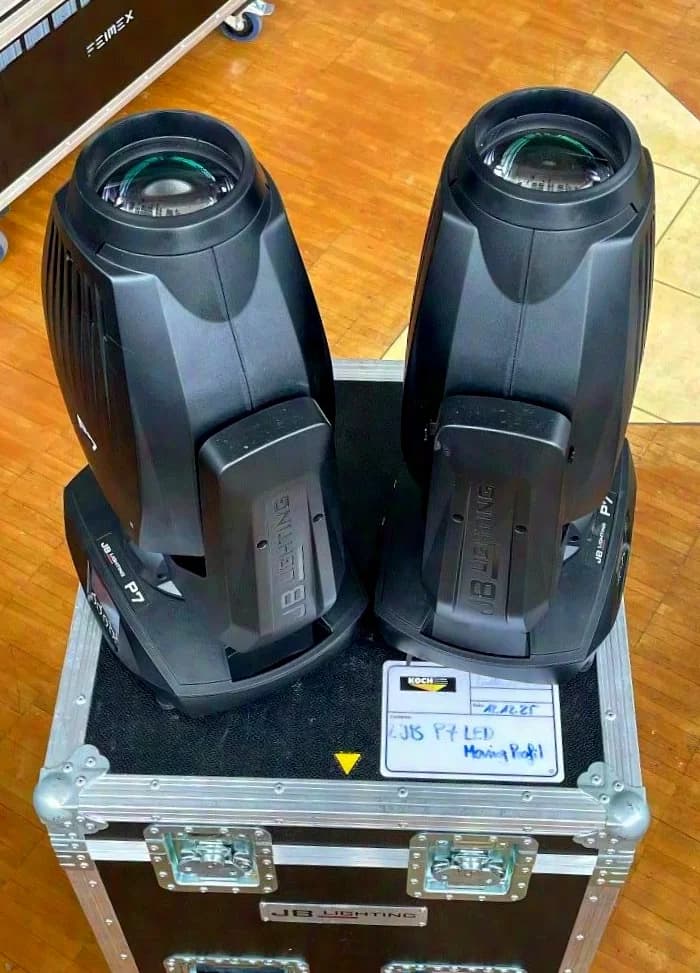 2x JB Lighting Varyscan P7 - LED CMY SPOT 270W in Amptown double case as a set