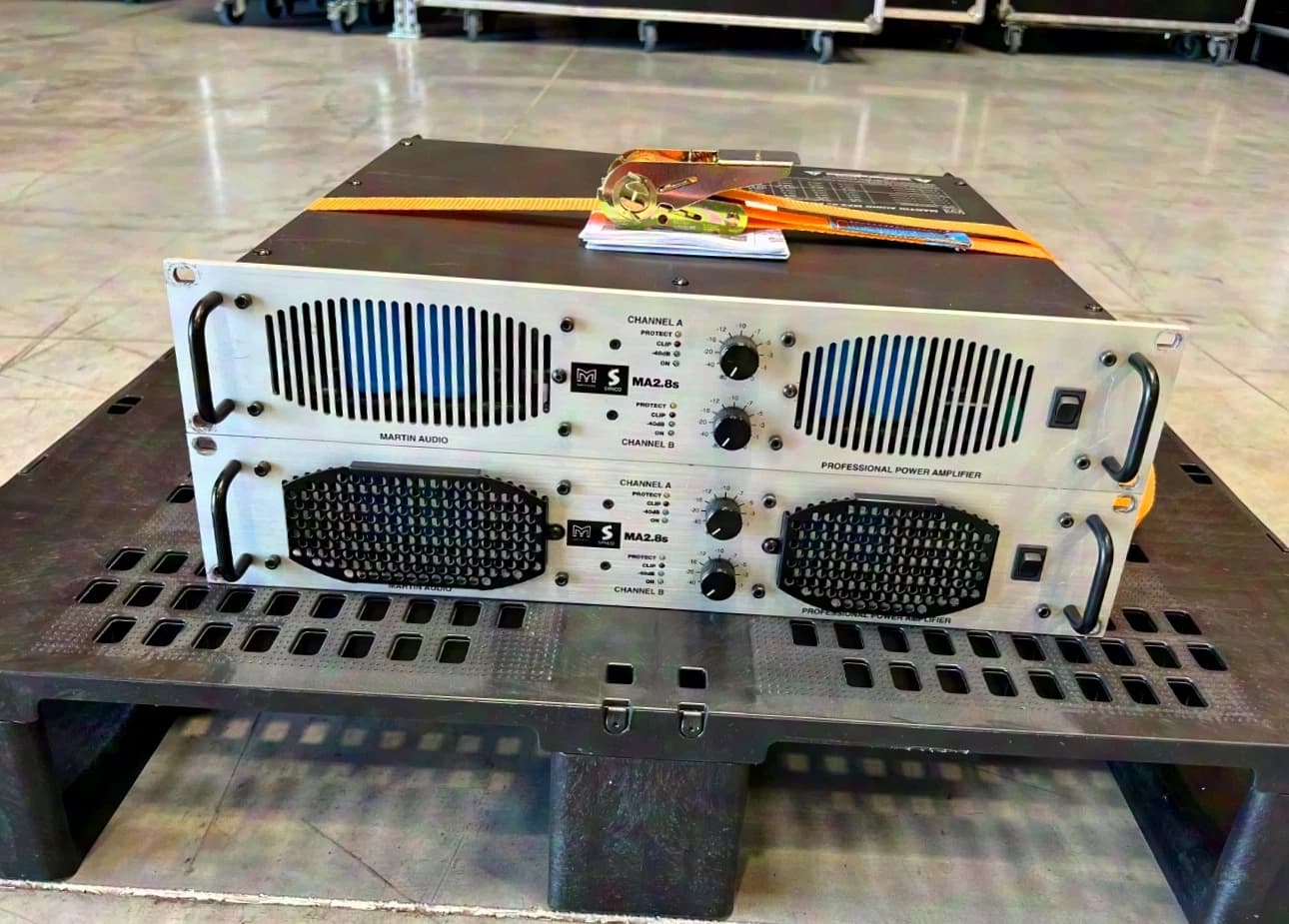2x Martin Audio MA2.8s 2x1700W/2Ohm amplifier