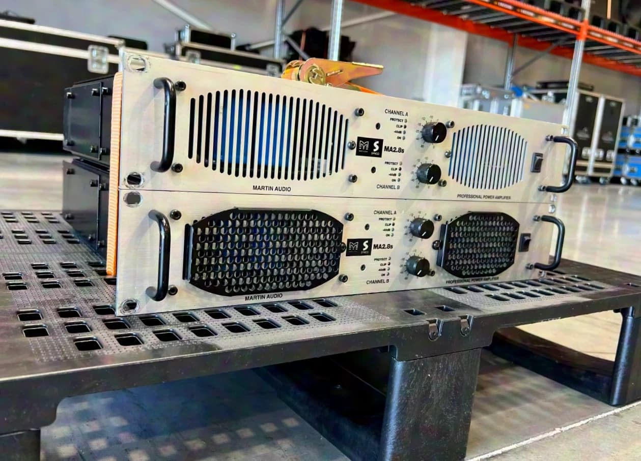 2x Martin Audio MA2.8s 2x1700W/2Ohm amplifier