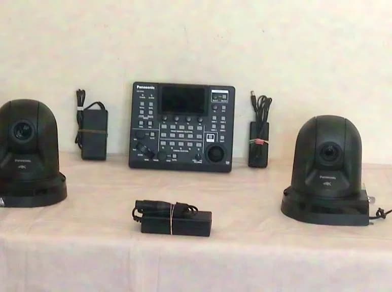 2x PANASONIC AW UE50 FULLHD 4K60 HDMI STREAMING IP PTZ cameras + RP60 control panel