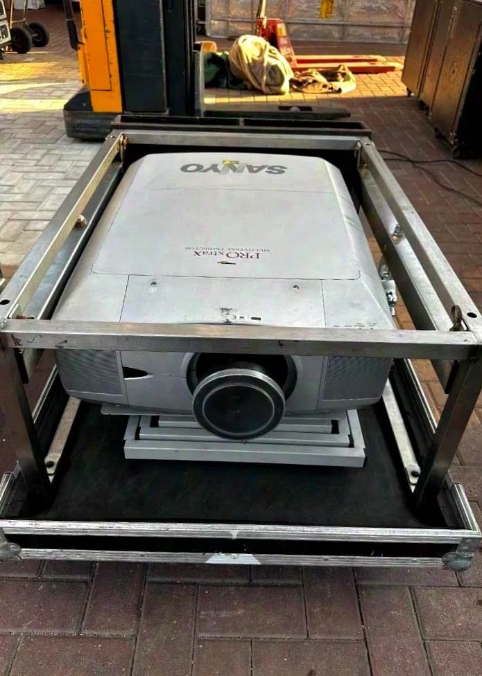 2x Sanyo PLC XF-45