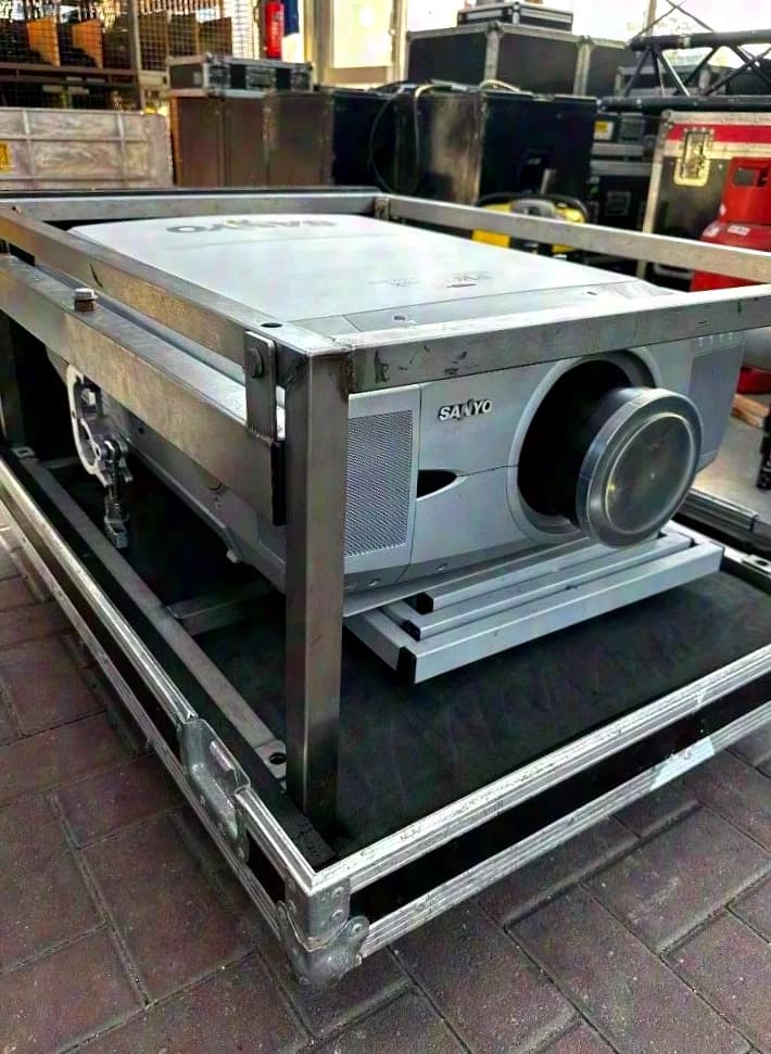 2x Sanyo PLC XF-45