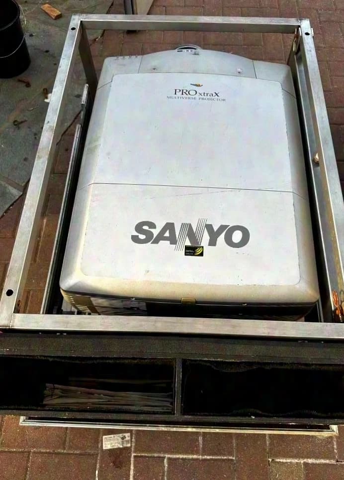 2x Sanyo PLC XF-45