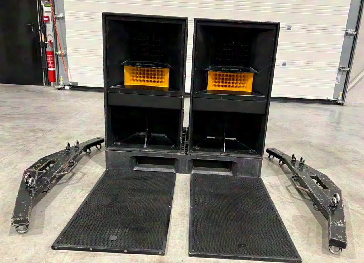 2x Turbosound Aspect TA-500DP powered 15"/10"/2" + rigging