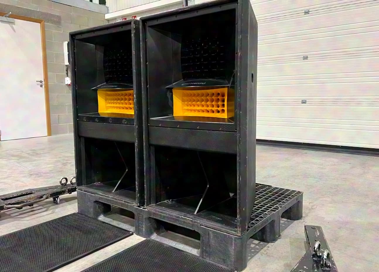 2x Turbosound Aspect TA-500DP powered 15"/10"/2" + rigging