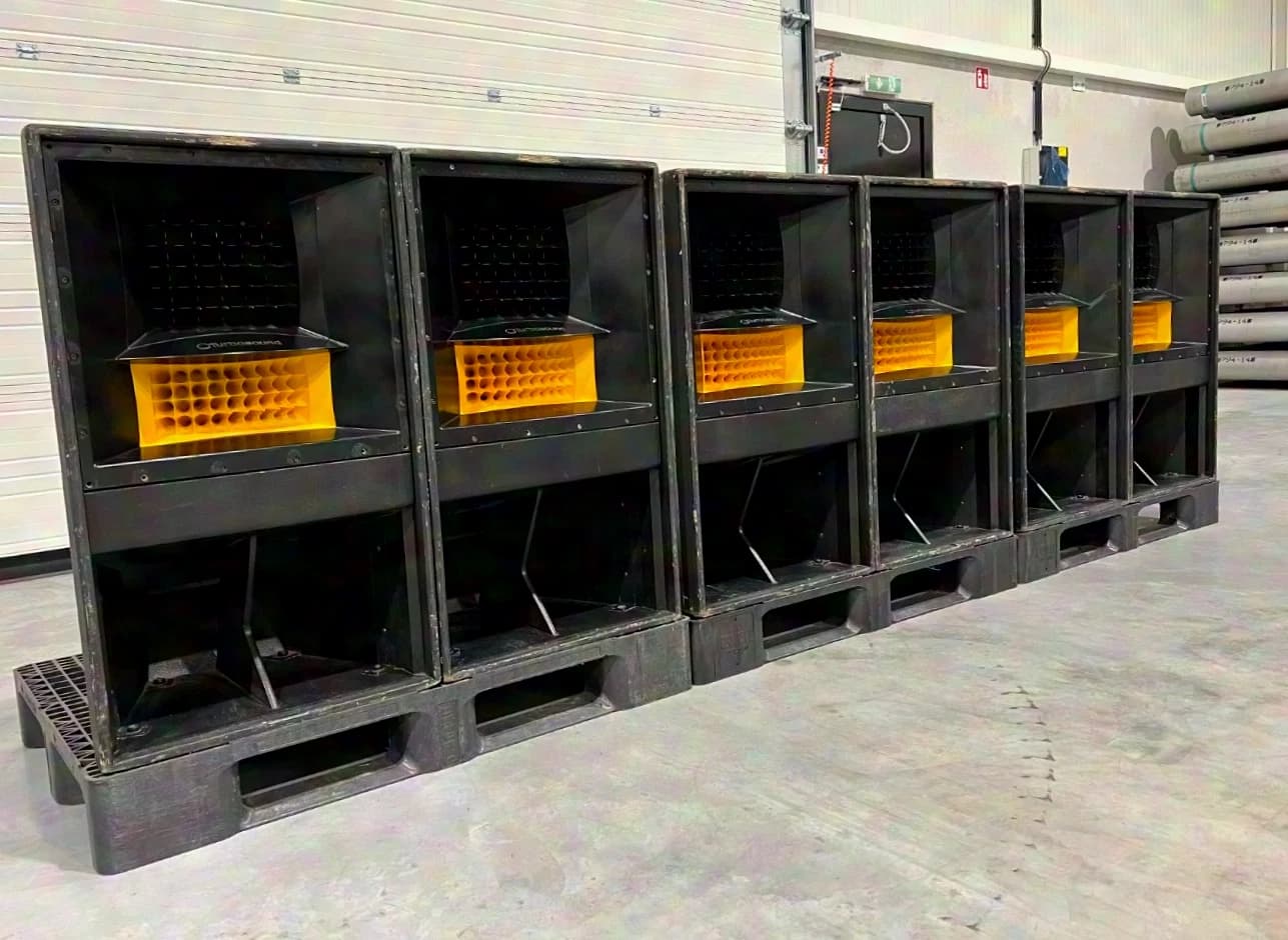2x Turbosound Aspect TA-500DP powered 15"/10"/2" + rigging