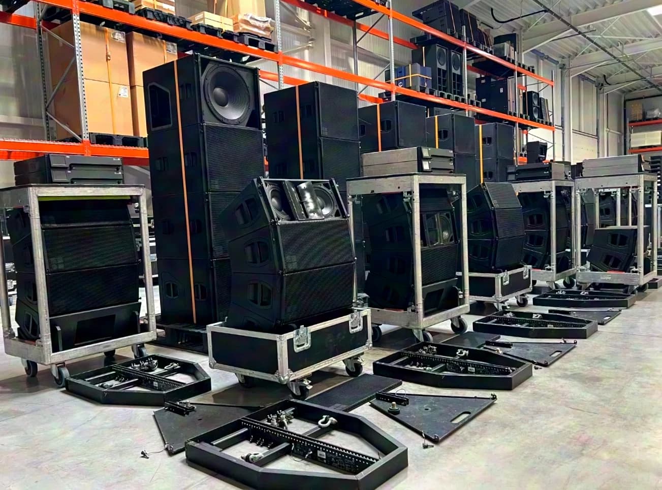 36x d&b audiotechnik: 16x Y8/Y12 16x Y-SUB 4x D80 rigging