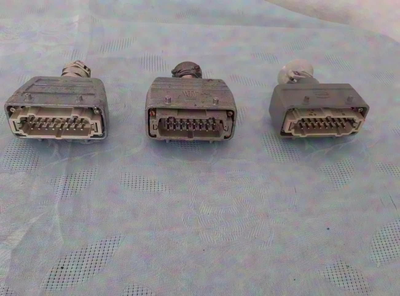 3 HAN16E plugs with male insert