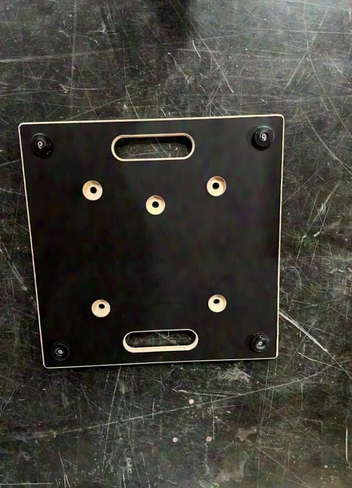 44 GT-Stage truss base plates in various sizes