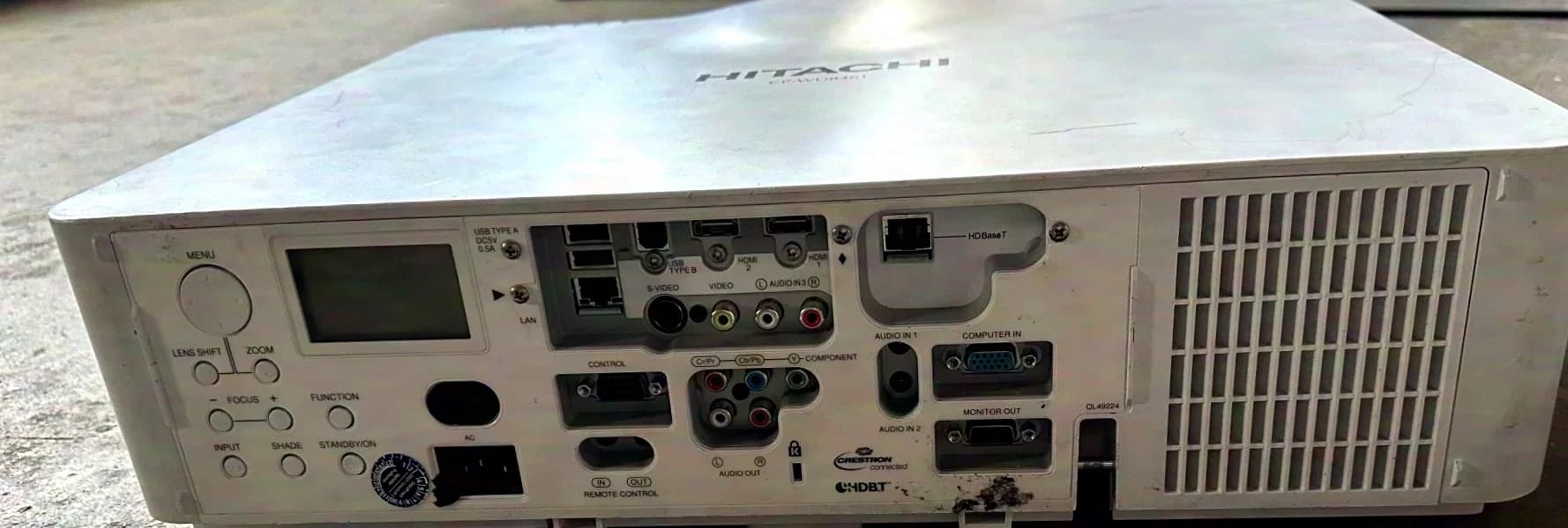 #49 Hitachi CP-WU8461 incl. accessories + Case