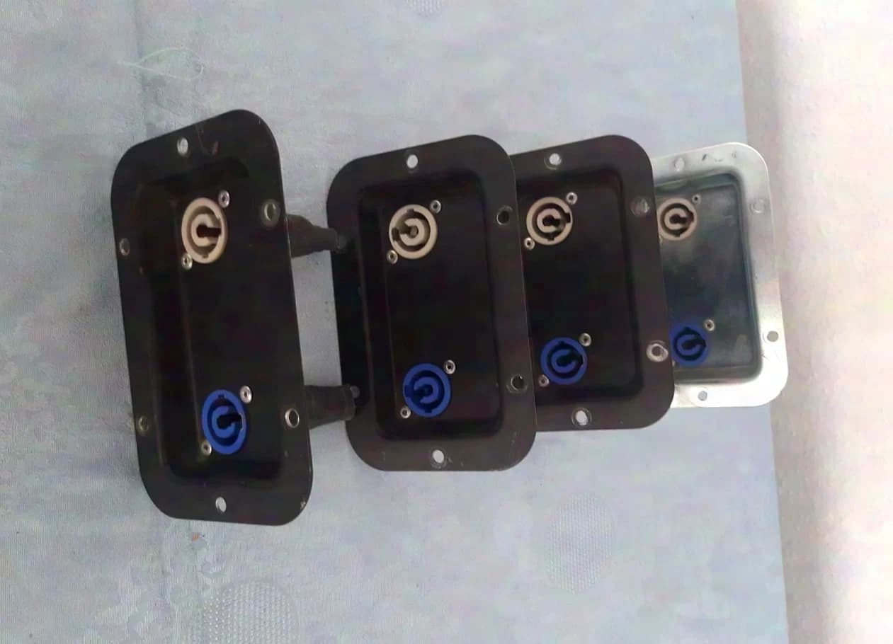 4 pcs. Neutrik Powercon AH mounting plate black