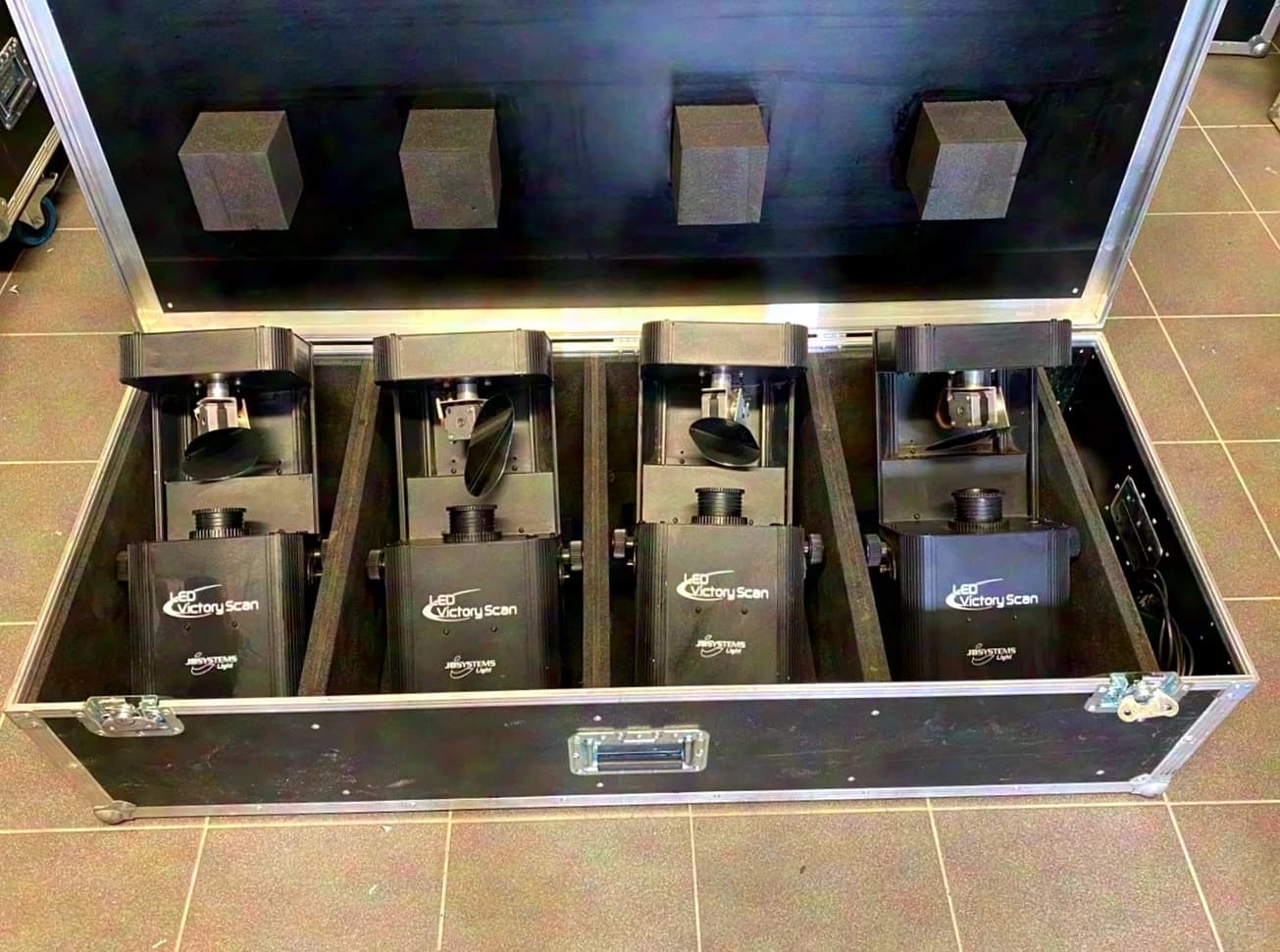 4-piece set JB Systems Victory Scan incl. Case