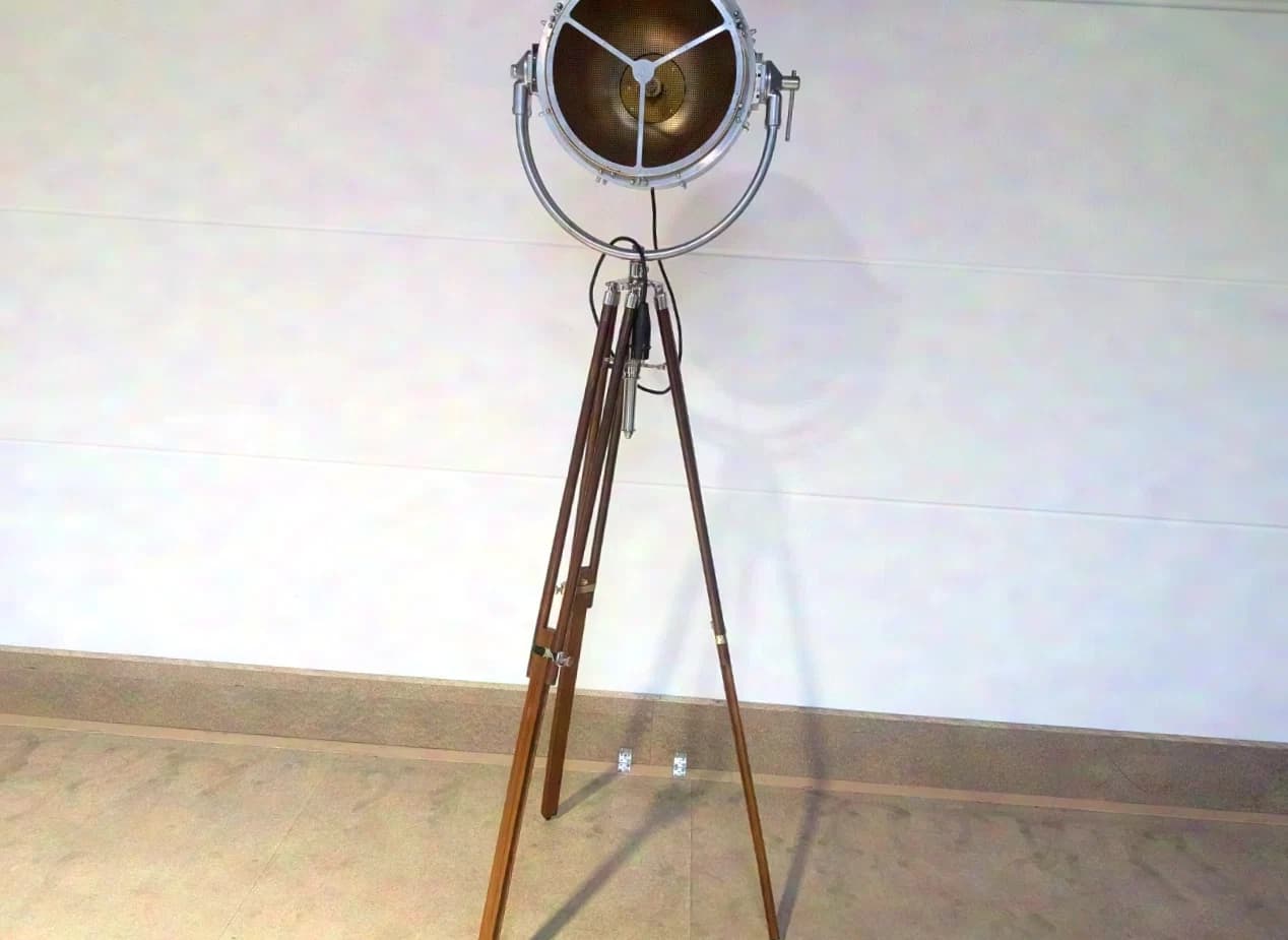4x Robe picklePATT Retro Design Spotlight with wooden tripod