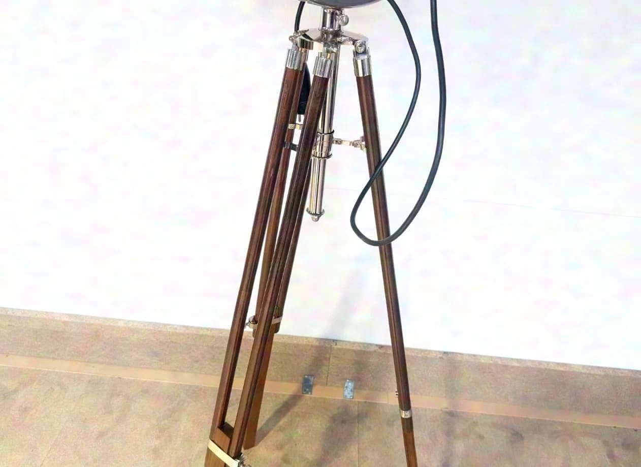 4x Robe picklePATT Retro Design Spotlight with wooden tripod