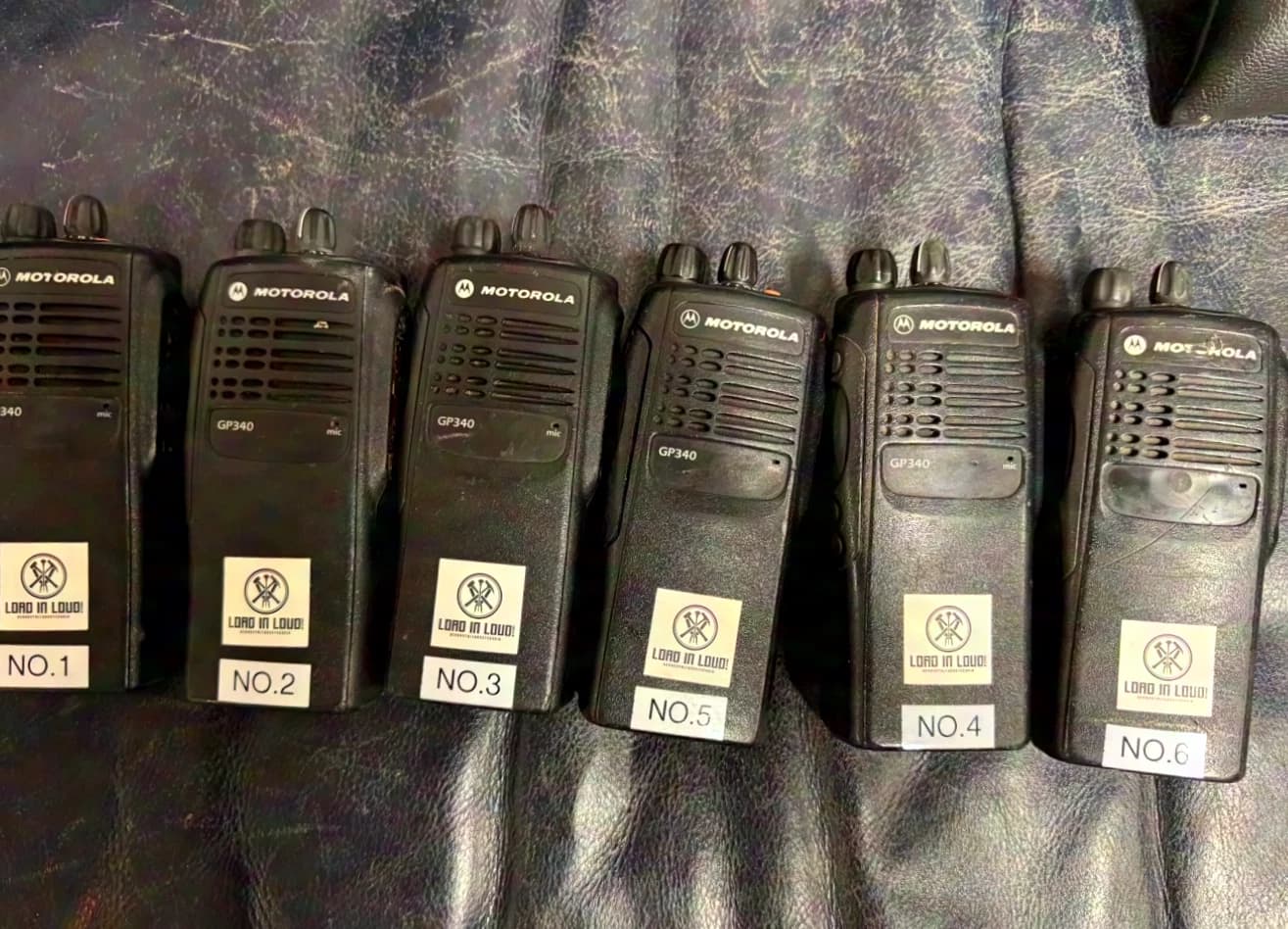 6x Motorola GP340 UHF Handheld Radios incl. 6x HNN4001 Battery, Antennas, Case, Charger, Power Cable, Belt Clip