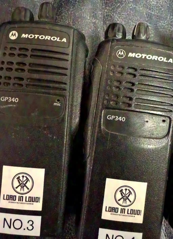 6x Motorola GP340 UHF Handheld Radios incl. 6x HNN4001 Battery, Antennas, Case, Charger, Power Cable, Belt Clip