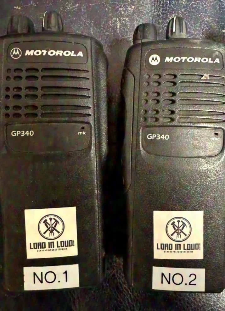 6x Motorola GP340 UHF Handheld Radios incl. 6x HNN4001 Battery, Antennas, Case, Charger, Power Cable, Belt Clip