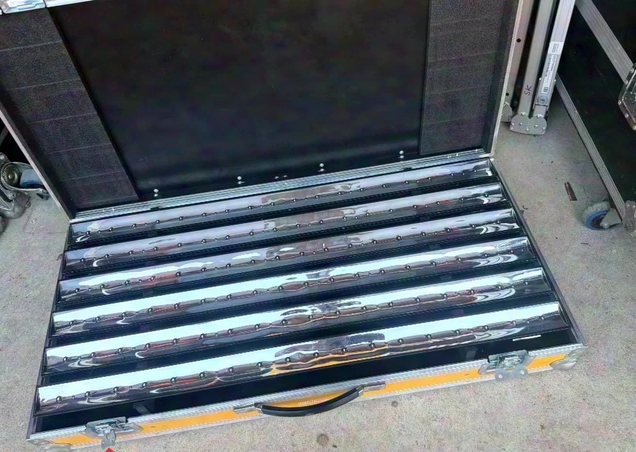 6x Showtec LED UV Bar 120cm Incl. Case