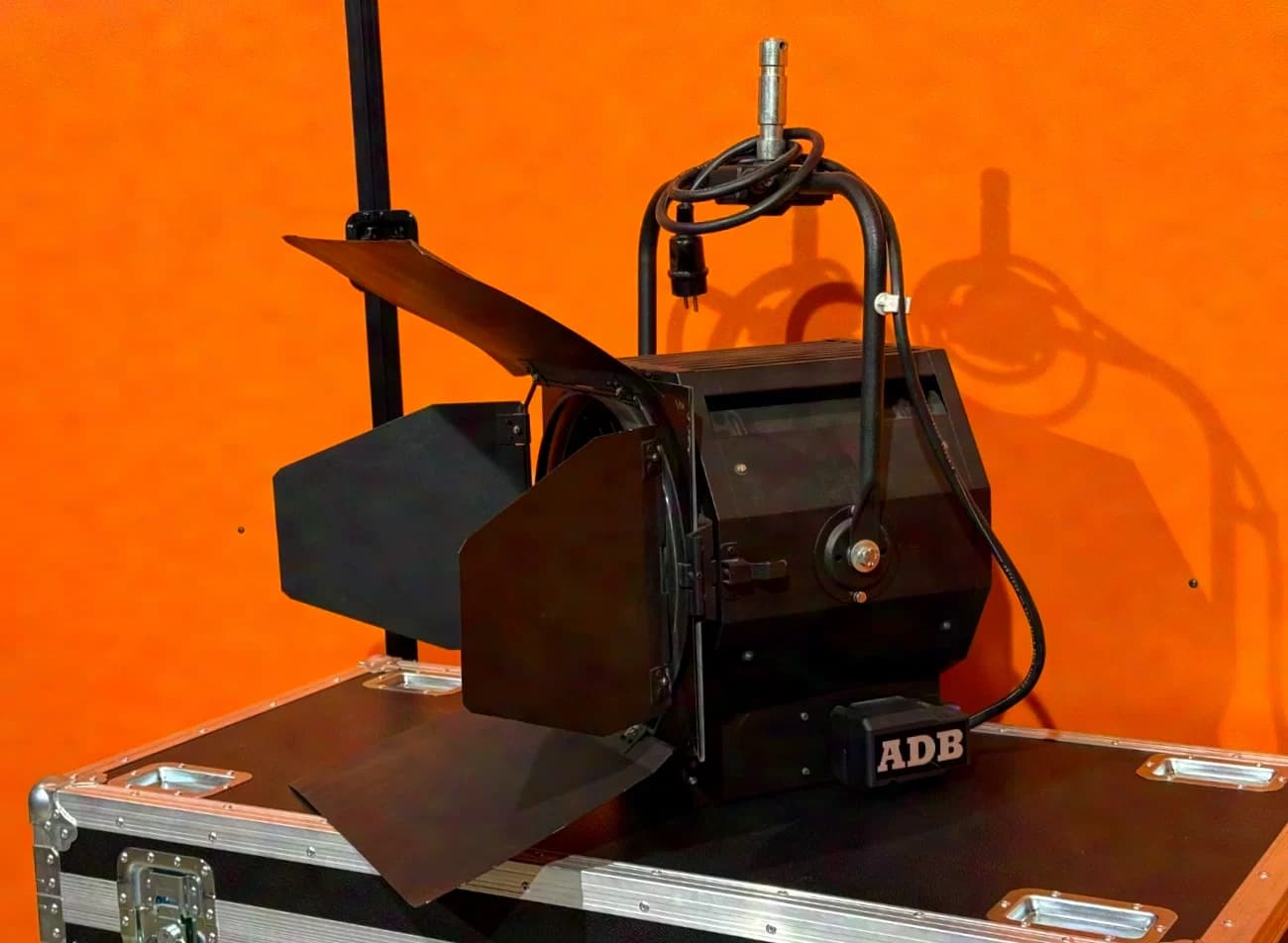 ADB SP20 2kW Fresnel spotlight p.o.