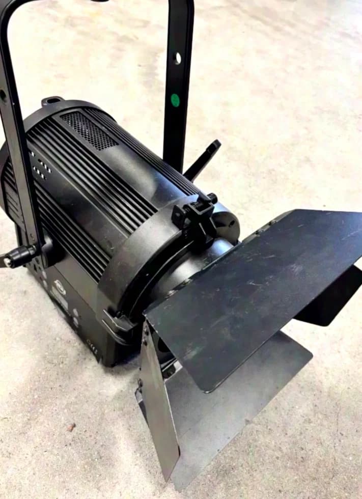 ADJ FR150z 6-piece set in case LED Fresnel