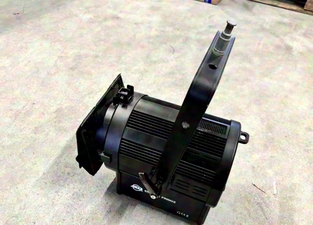 ADJ FR150z 6-piece set in case LED Fresnel