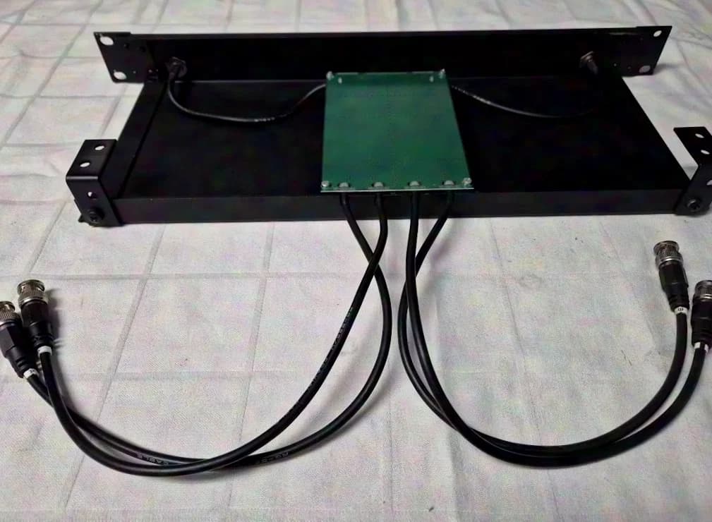 AKG passive antenna combiner 19"