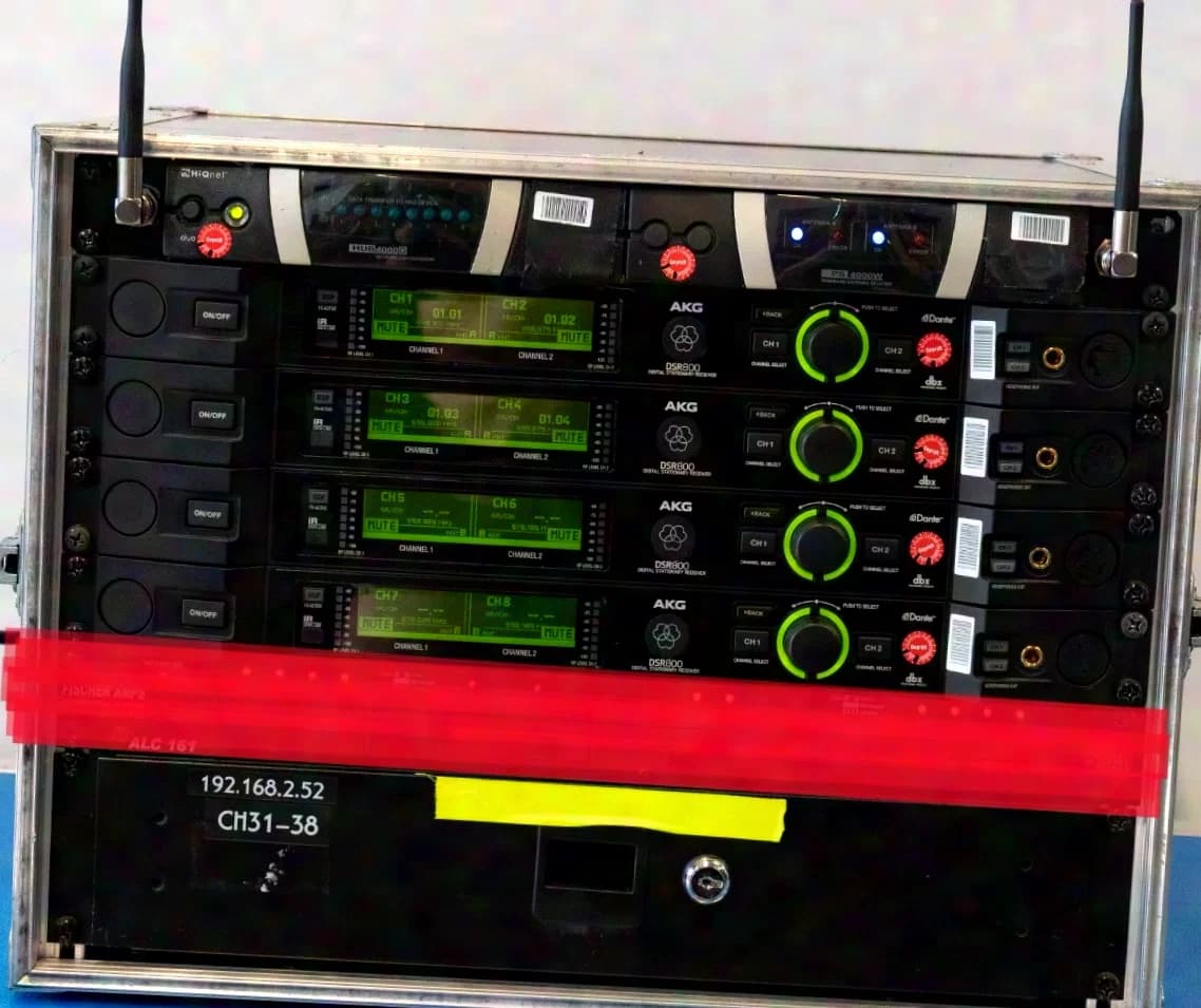 AKG DSR 800 Dante (8-unit complete wireless rack, 4x handheld, 4x bodypack, antenna splitter)