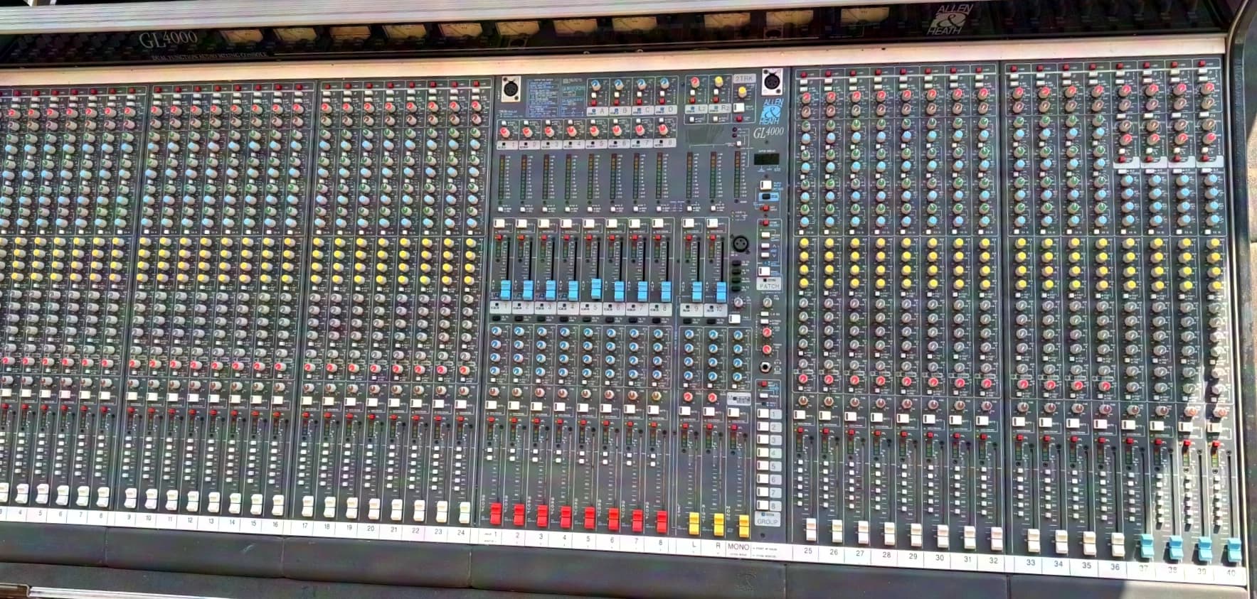 ALLEN & HEATH GL4000 Dual Function Audio Mixing Console