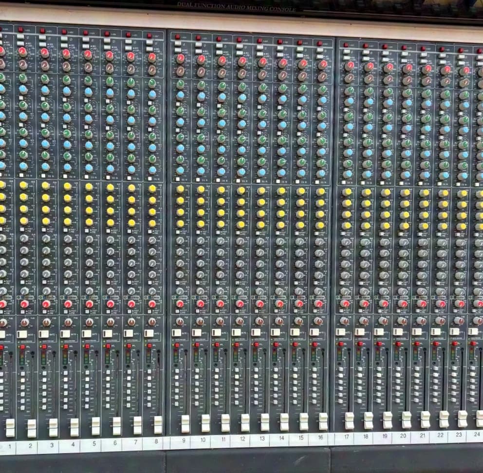ALLEN & HEATH GL4000 Dual Function Audio Mixing Console