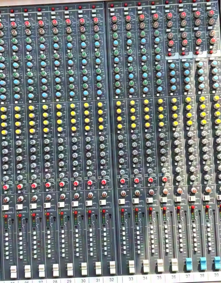 ALLEN & HEATH GL4000 Dual Function Audio Mixing Console