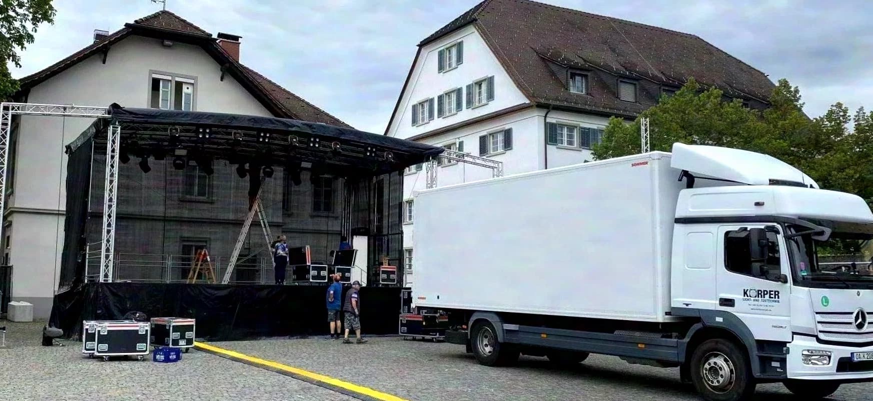 AL Stage trailer stage R60 curved arch incl. PA wings // valid construction approval book // second staircase // accessories