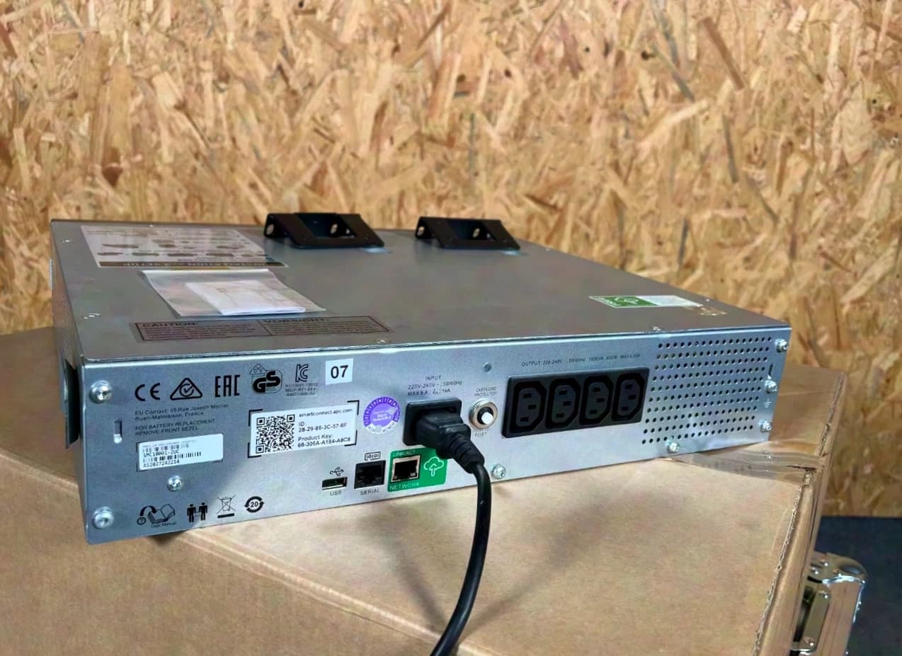 APC UPS Smart-UPS 1000VA LCD RM SMC1000I-2UC Uninterruptible Power Supply