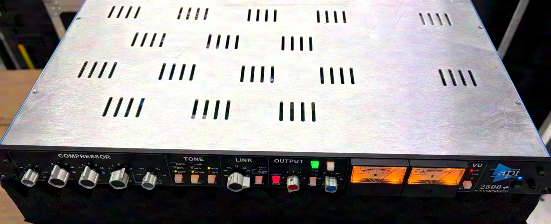 API Audio 2500+ Stereo Bus Compressor