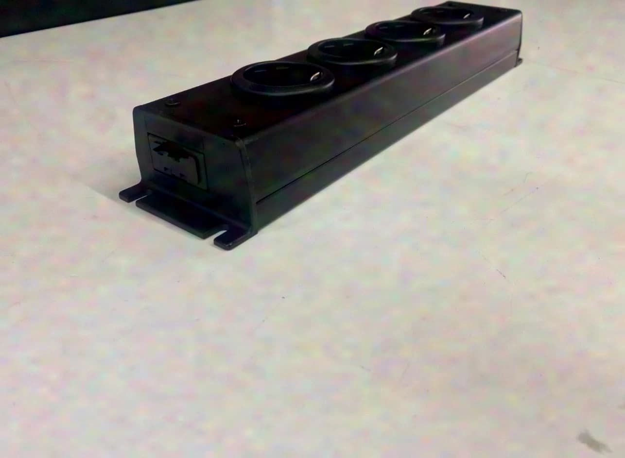 APSA 4-way Power Strip Black