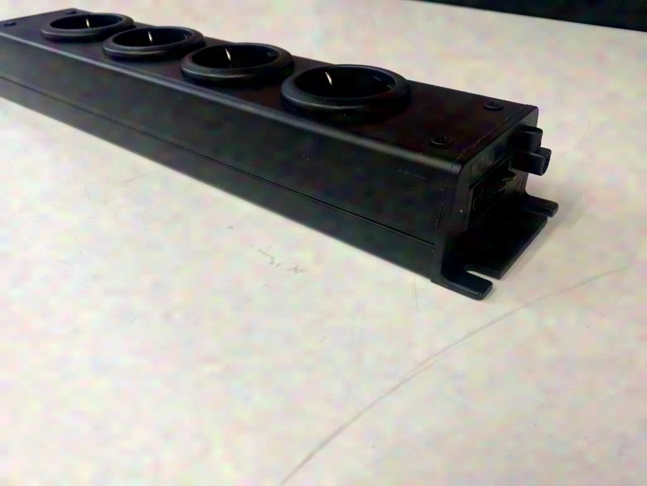 APSA 4-way Power Strip Black