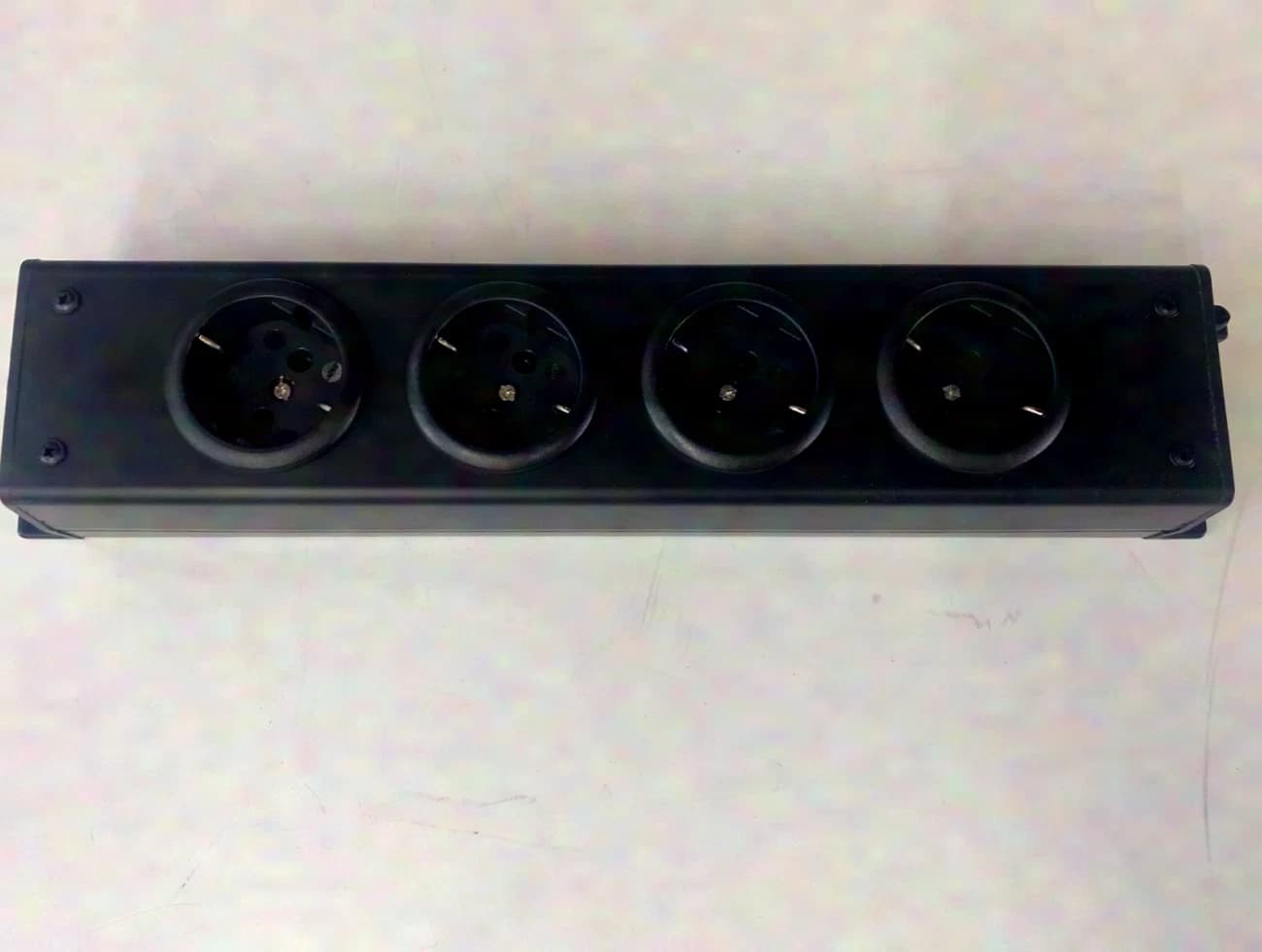 APSA 4-way Power Strip Black